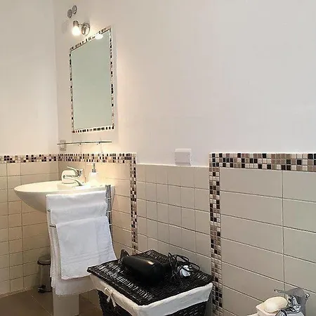 Cairoli Bed & Breakfast 3*